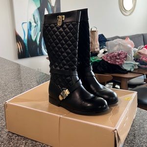 Michael kors boots size 1
